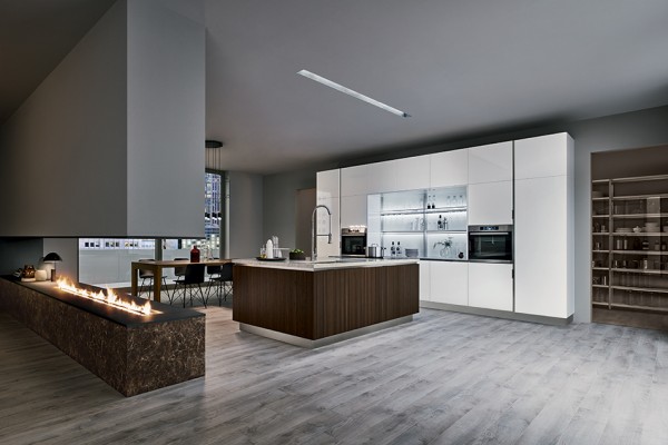 Beyond the cutting edge.
Wood as the hallmark trait of a range that walks the cutting edge of design without sacrificing spontaneity. Dedicated to the more demanding, who seek the combination of wood